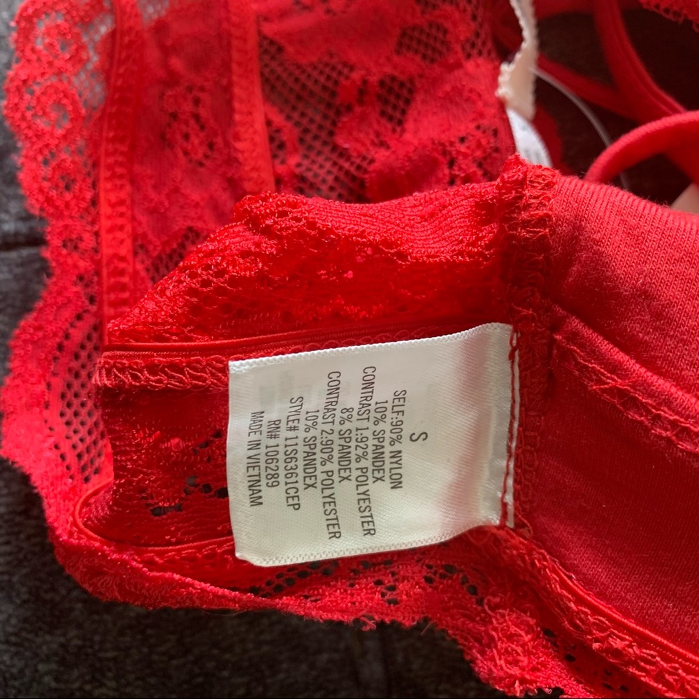 Red V Cut Lace Bralette - Picture 5 of 6